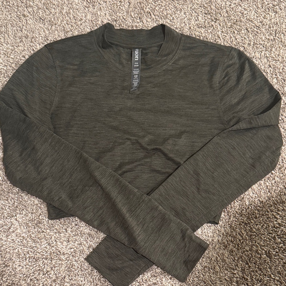 Vuori Olive Green Cropped Long Sleeve Shirt